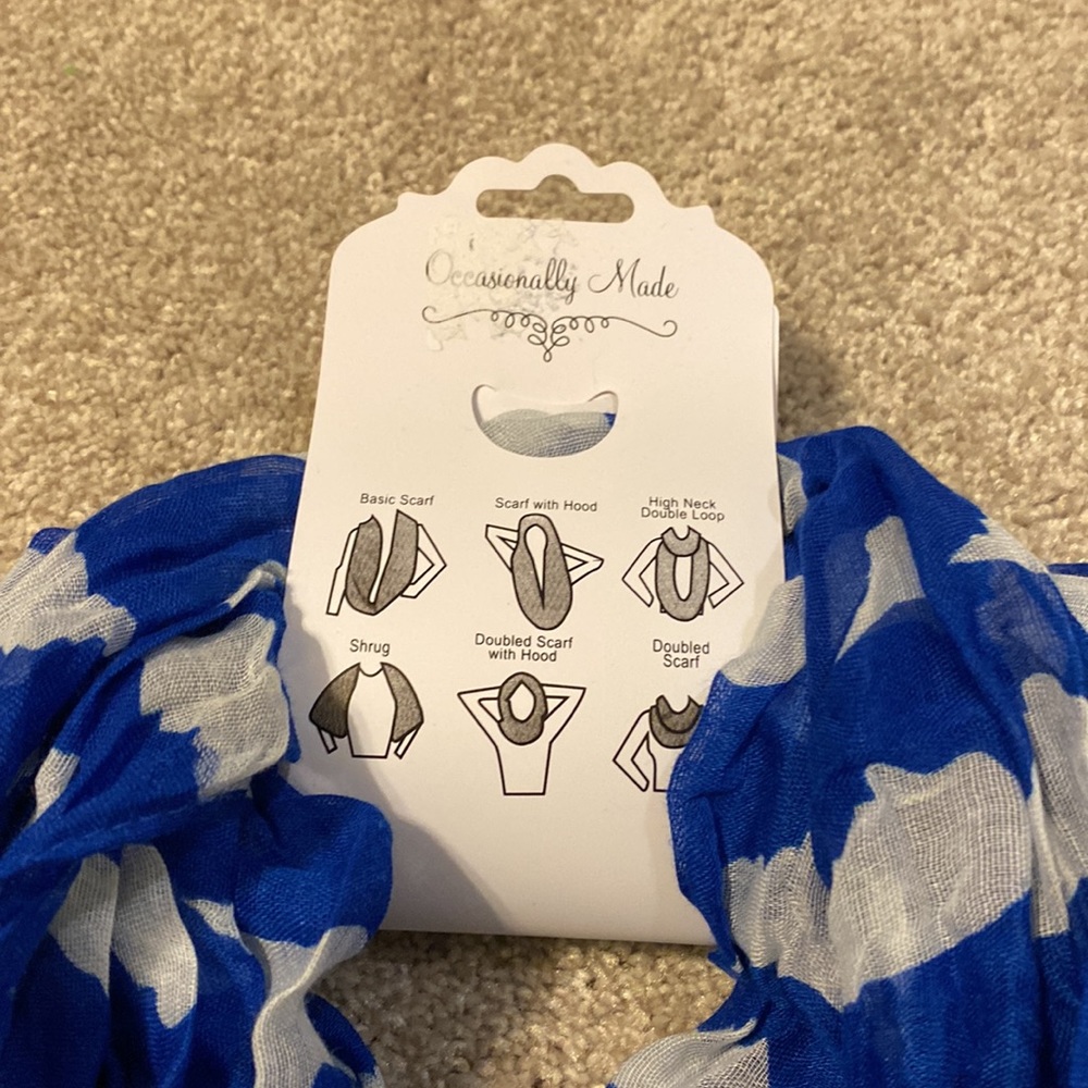 Blue and white Kentucky infinity scarf - Picture 3 of 4
